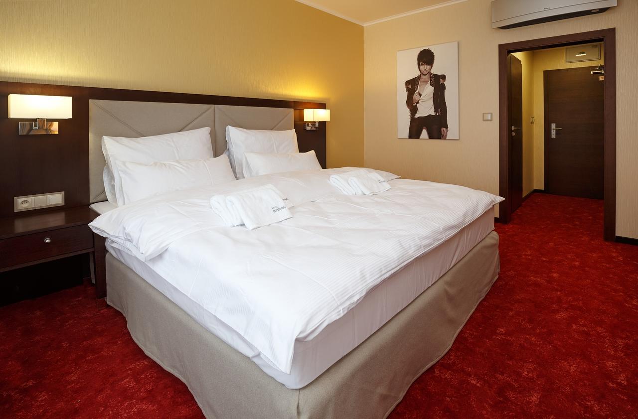 Hotel Bystra Snina Exterior photo